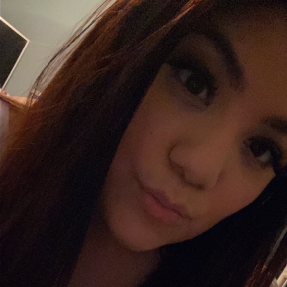 Meet your Posher, Fabiola - Picture 1 of 1